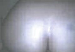 美しいブルネットは彼女の体を撫で、彼女に性交するように求める 女の子 無料 アダルト 動画